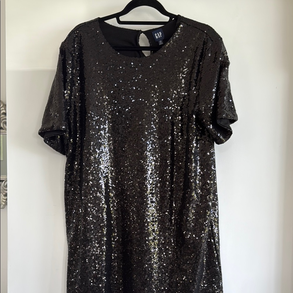 Robe noir avec paillettes